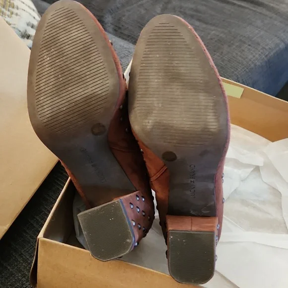 NIB Lucky Brand Wesson Studded Booties - Picture 2 of 4